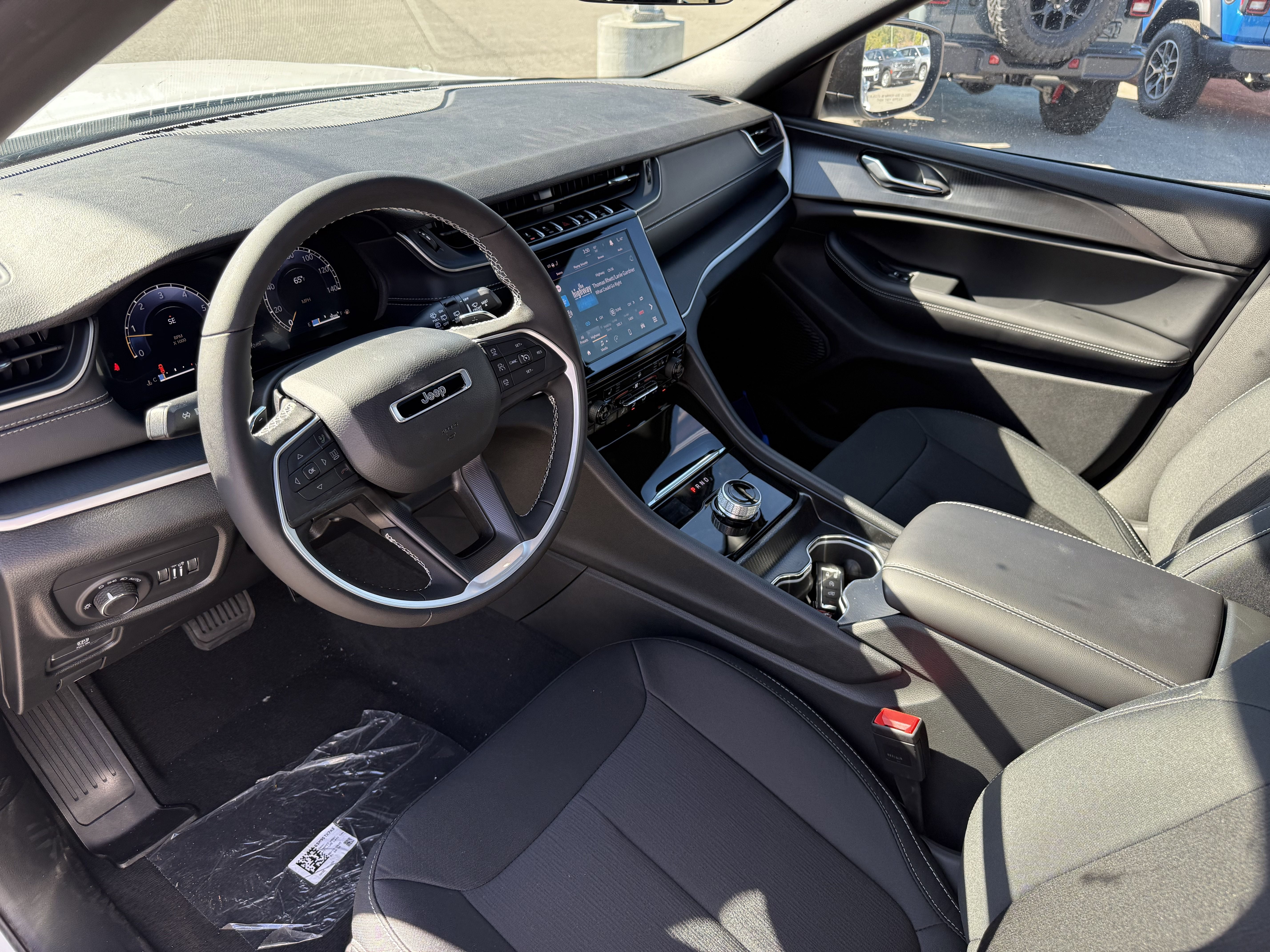 2025 Jeep Grand Cherokee Laredo X