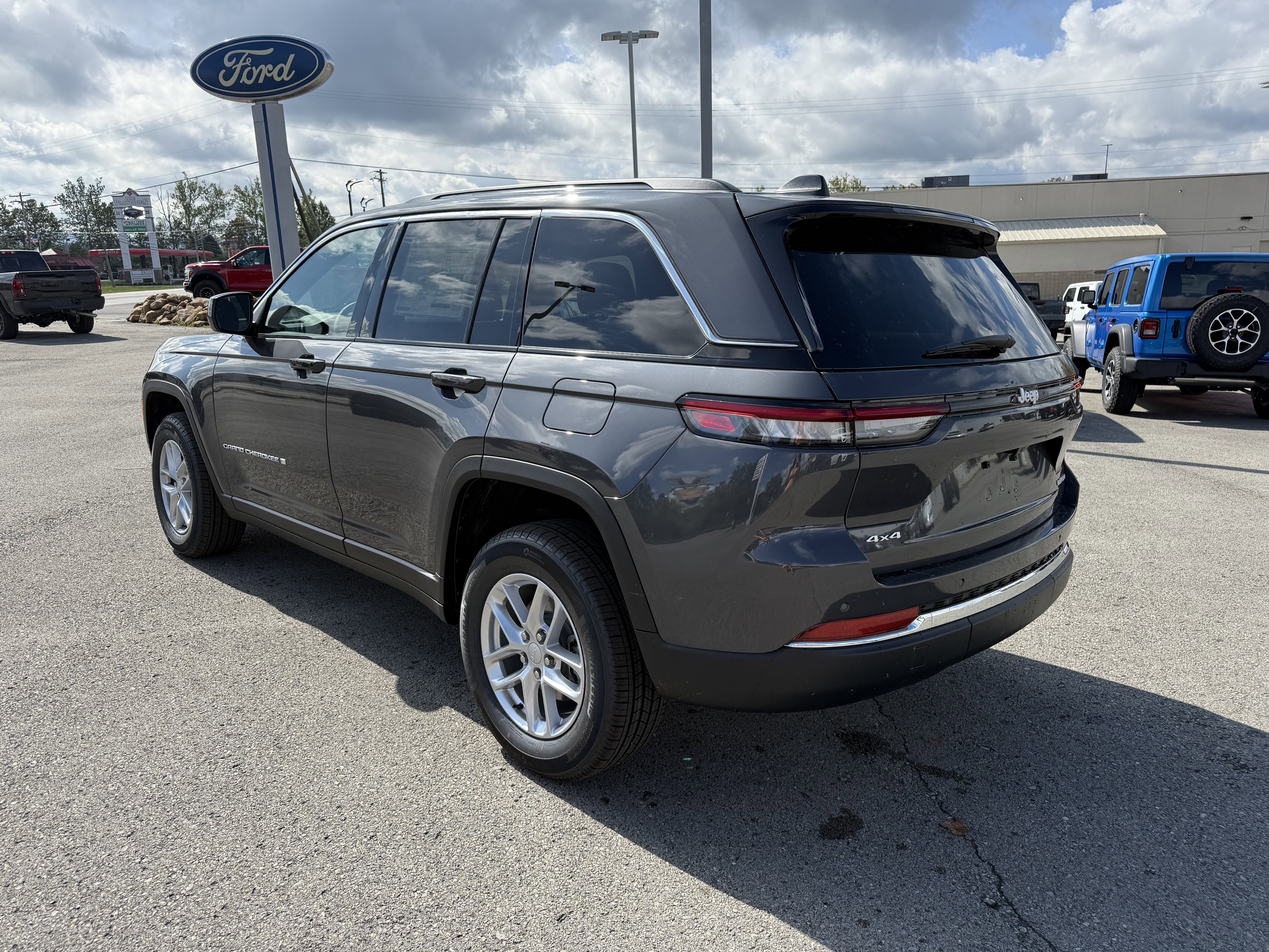 2025 Jeep Grand Cherokee Laredo X