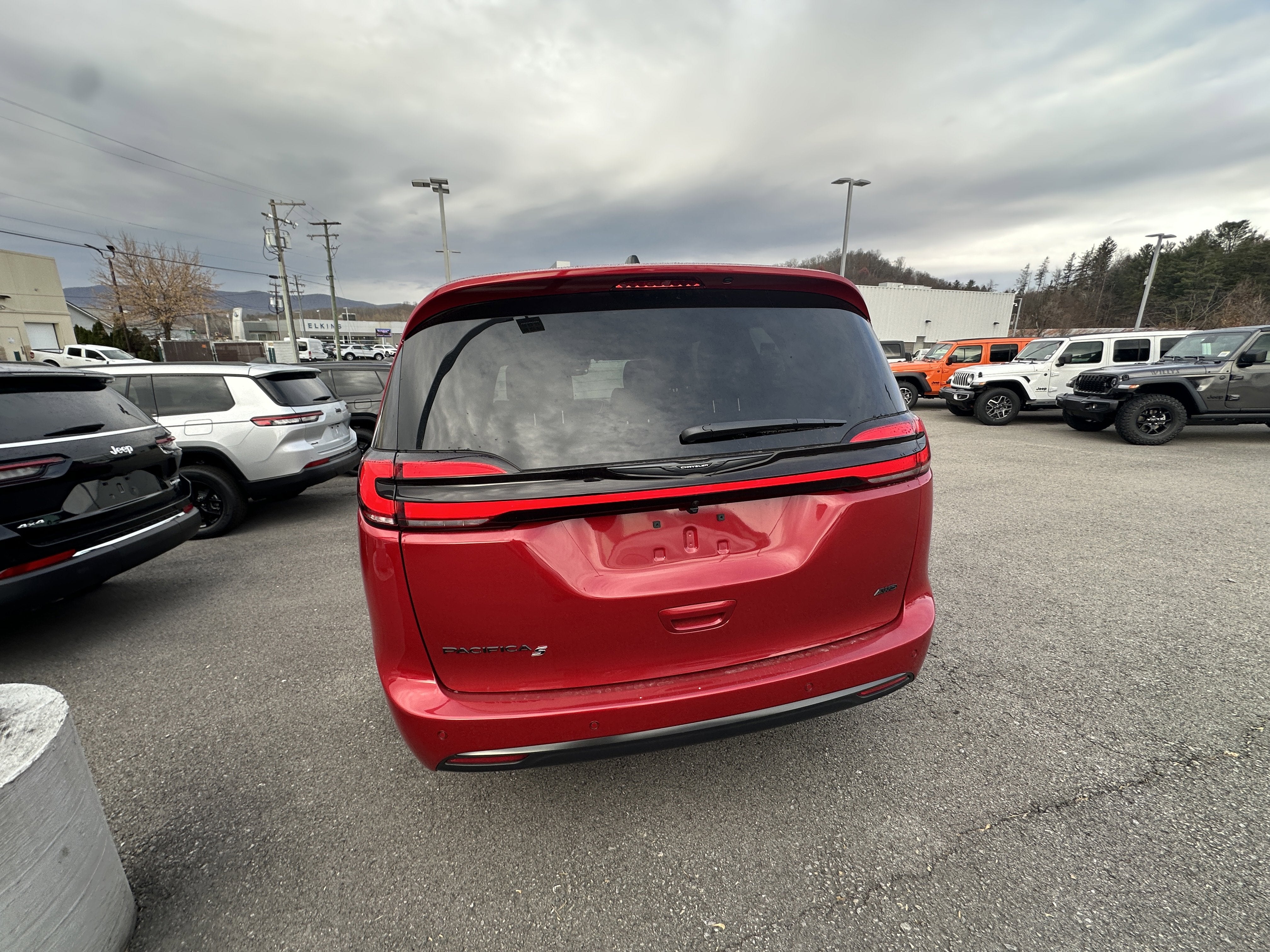 2026 Chrysler Pacifica Select
