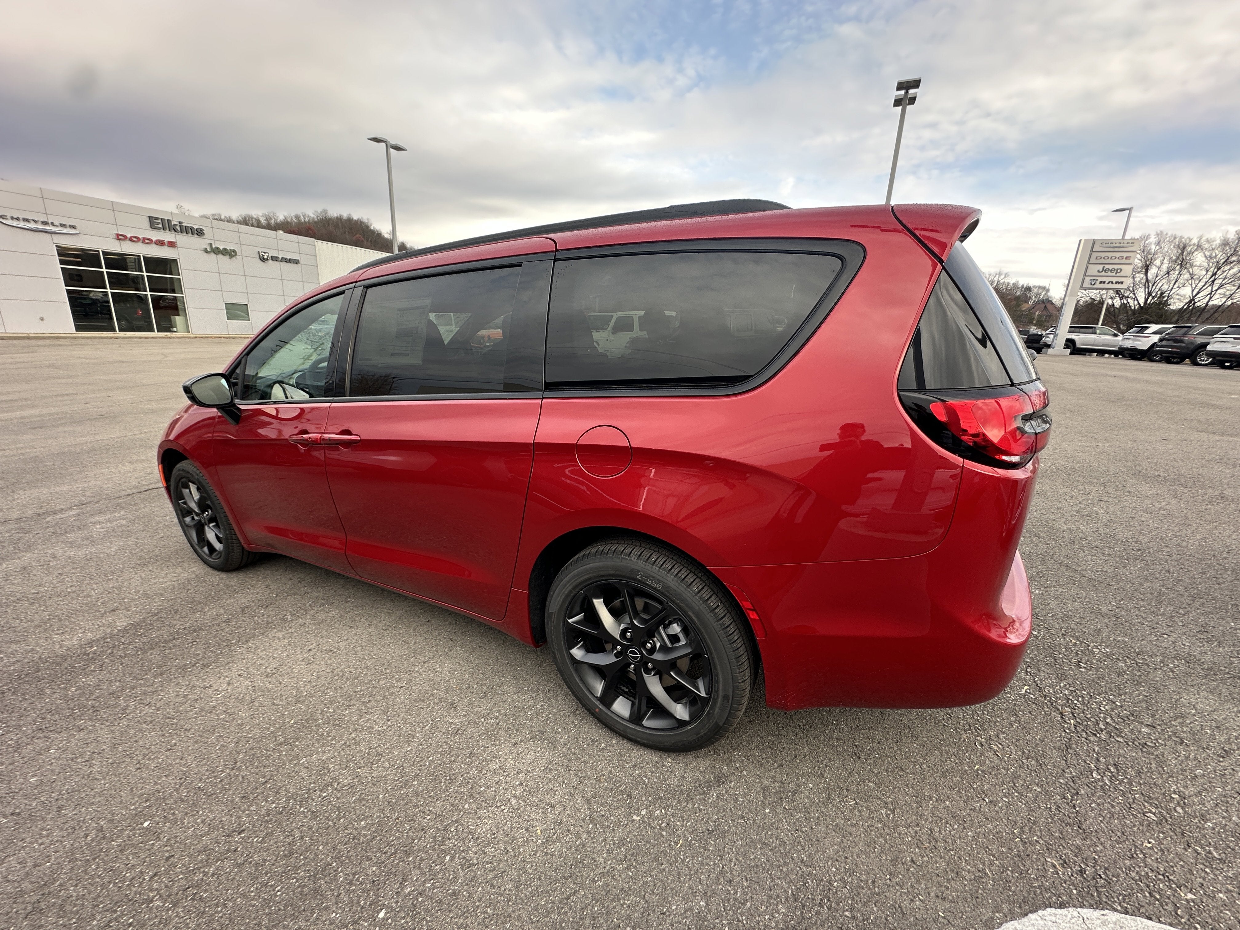 2026 Chrysler Pacifica Select