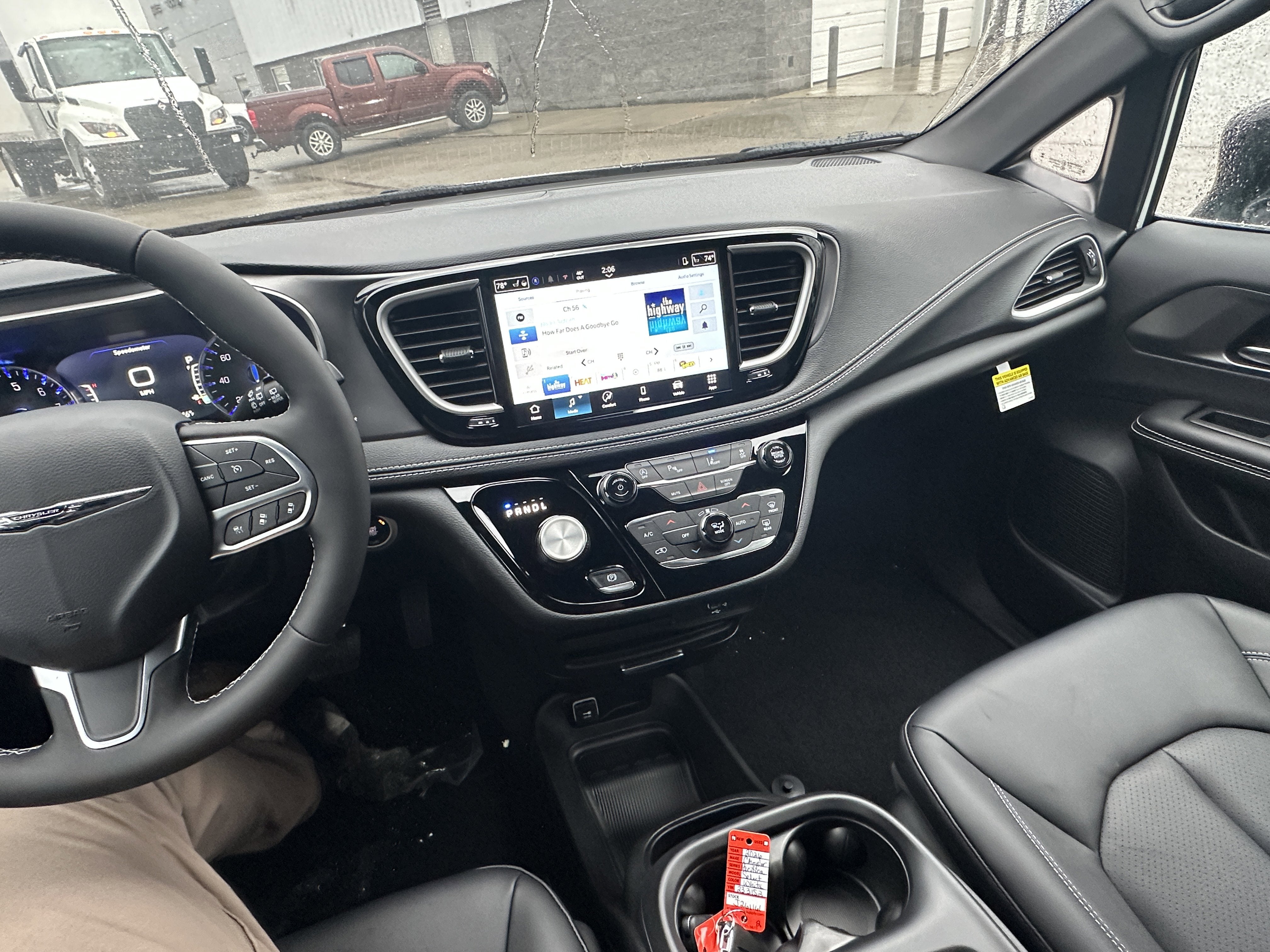 2026 Chrysler Pacifica Select