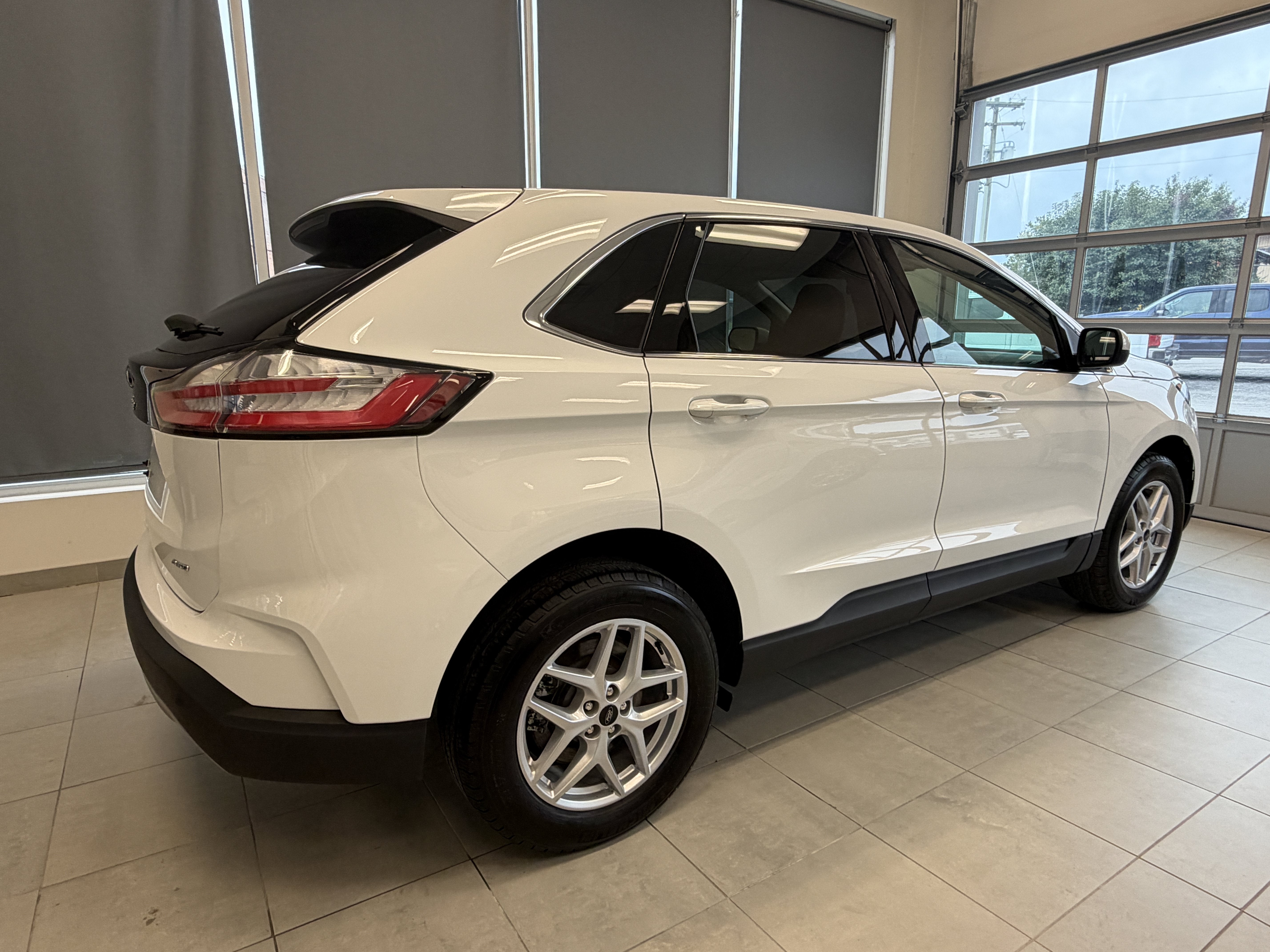 2024 Ford Edge BASE