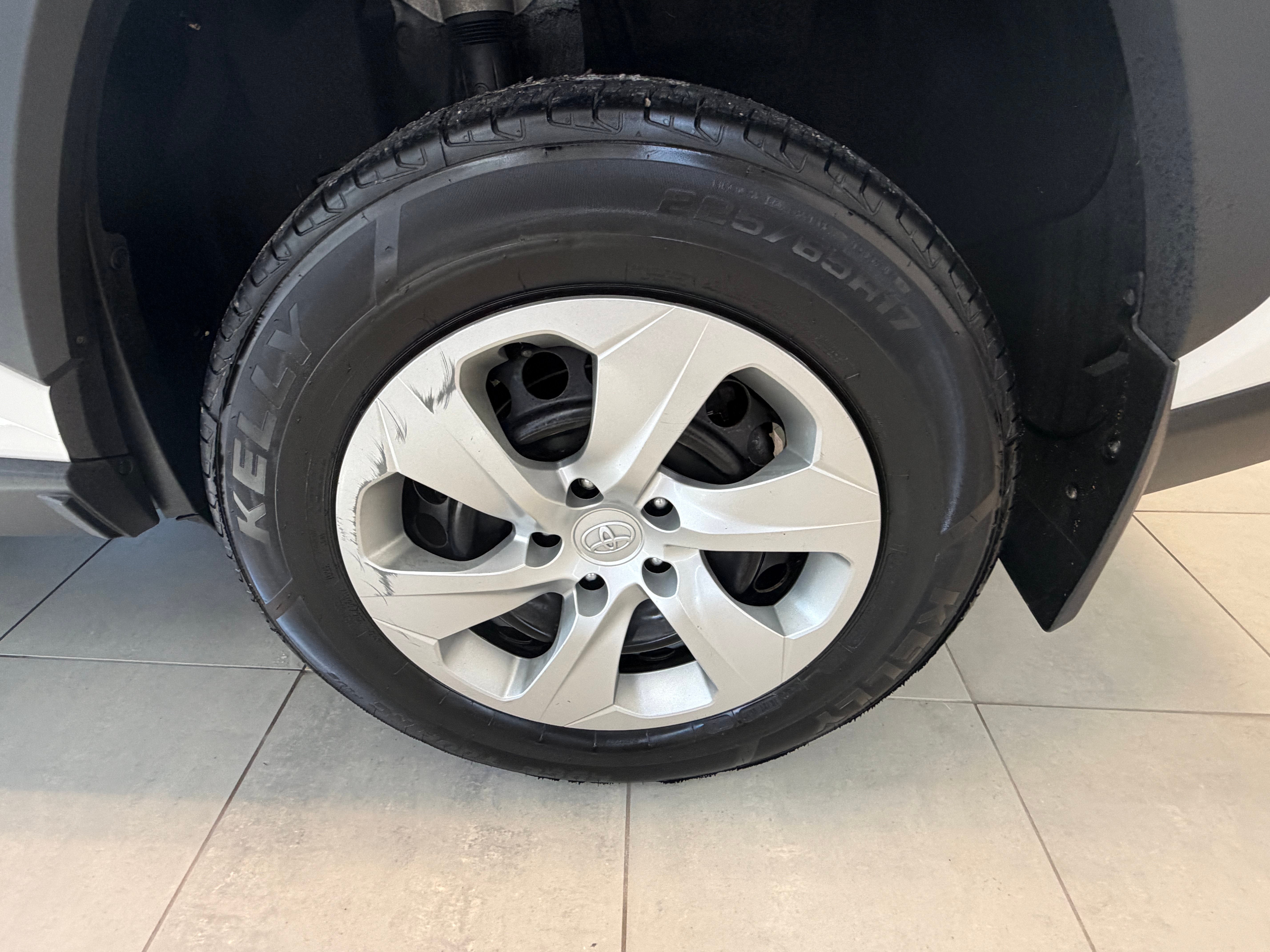 2020 Toyota RAV4 LE